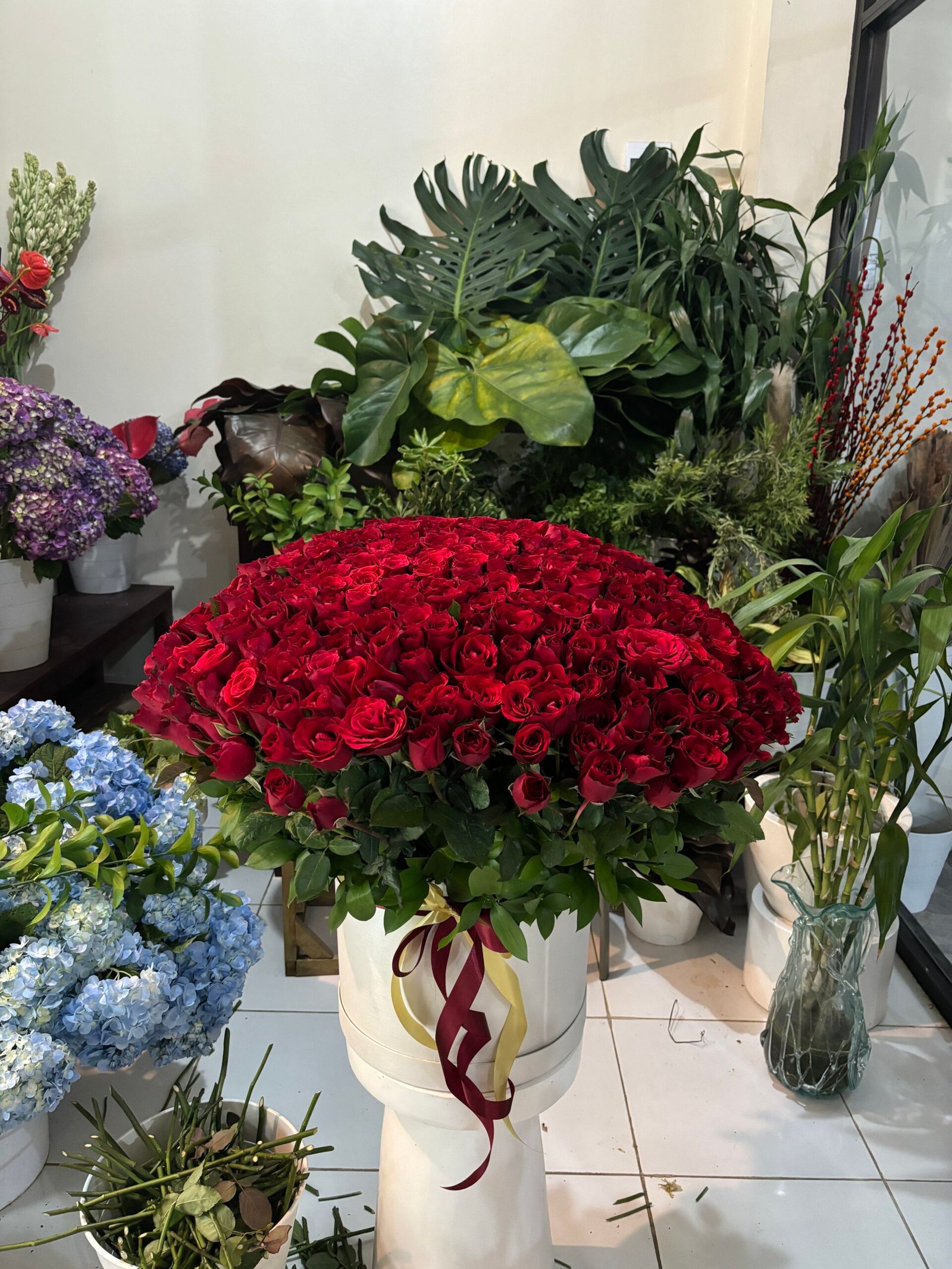 351 Red Roses in a Box 1 351 Red Roses in a Box