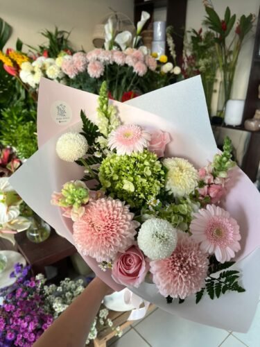 Click to view full screen Chic Pink Bouquet photo review